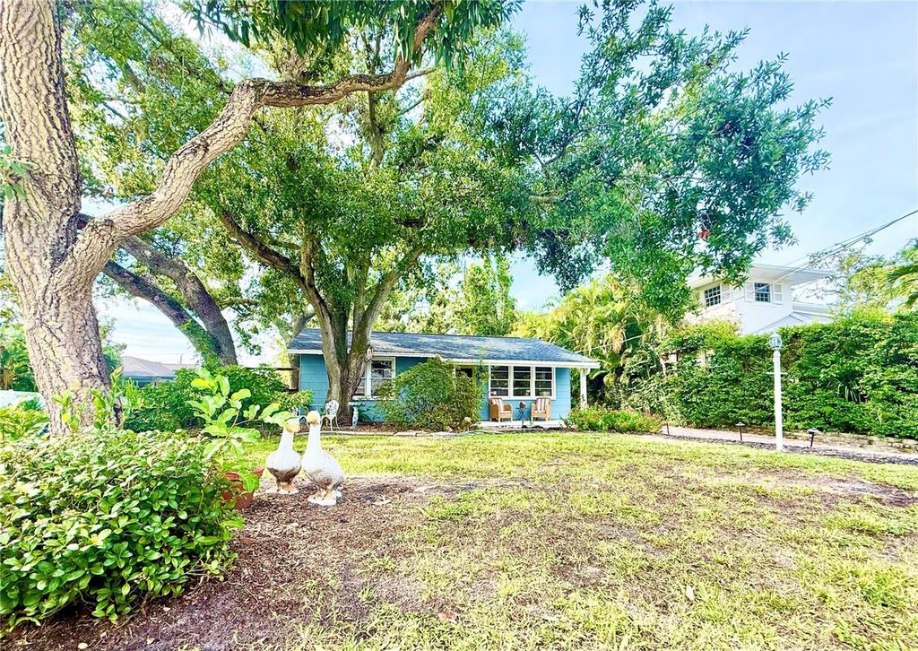Photo of 1702 Hillview Street, Sarasota, FL 34239 (MLS # A4664314)