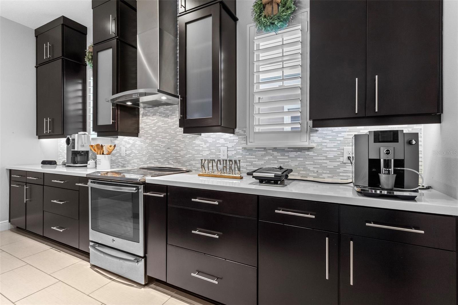 13612 LESSING AVENUE