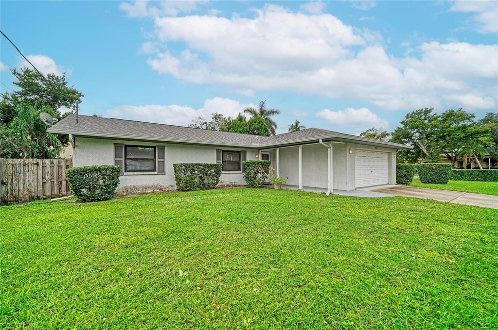 Photo of 4205 4th Avenue W, Bradenton, FL 34209 (MLS # A4708141)
