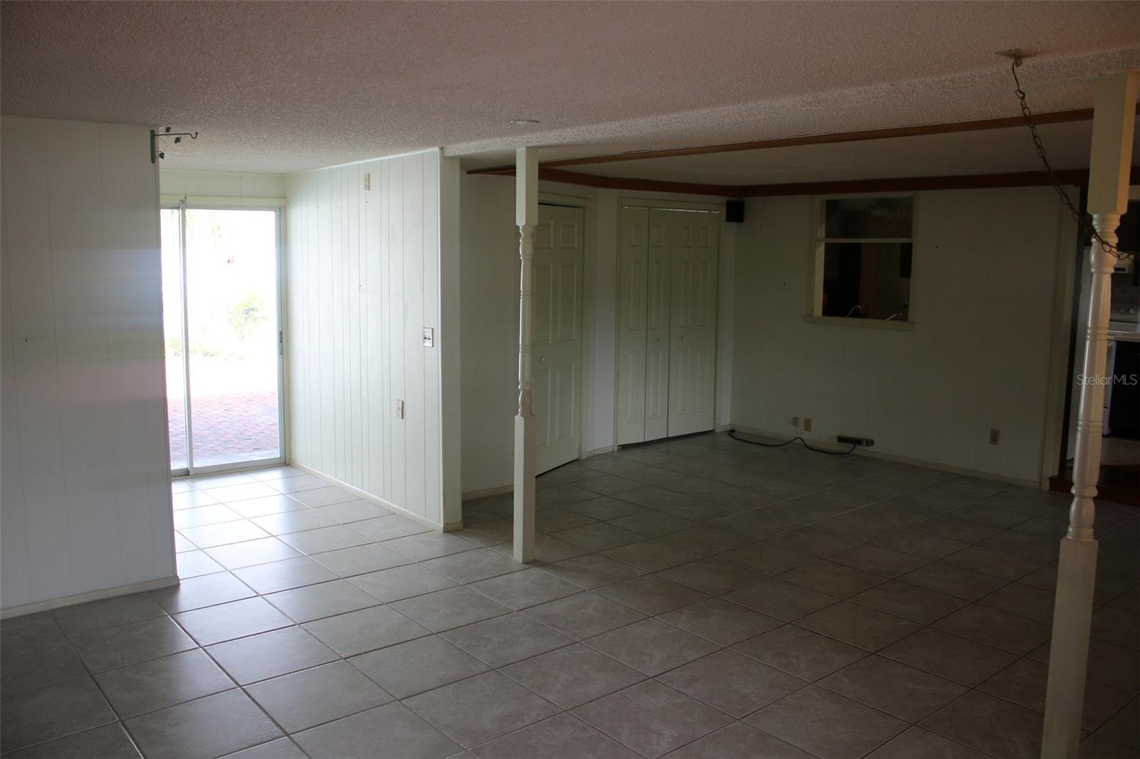 407 N POMPANO AVENUE
