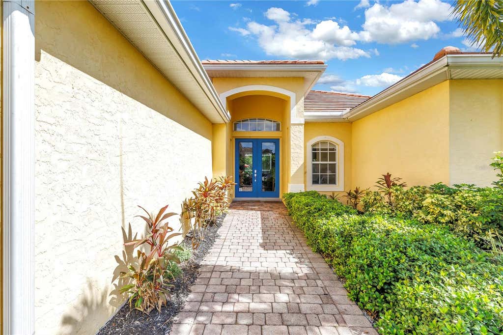 Photo of 5321 Silver Leaf Lane, Sarasota, FL 34233 (MLS # A4703299)
