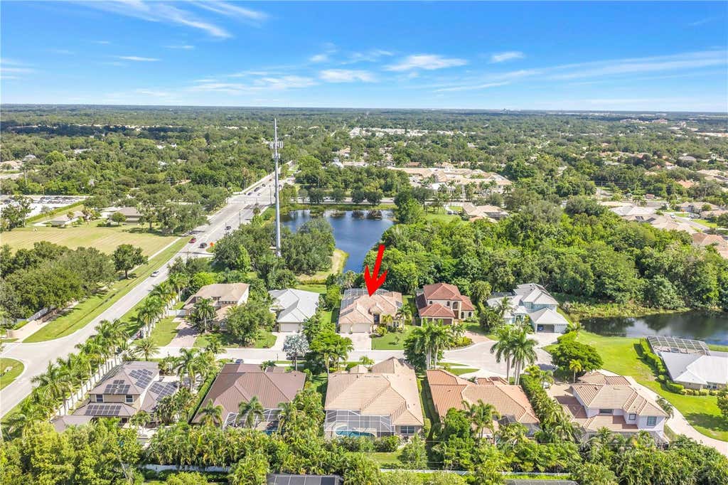 Photo of 5321 Silver Leaf Lane, Sarasota, FL 34233 (MLS # A4703299)