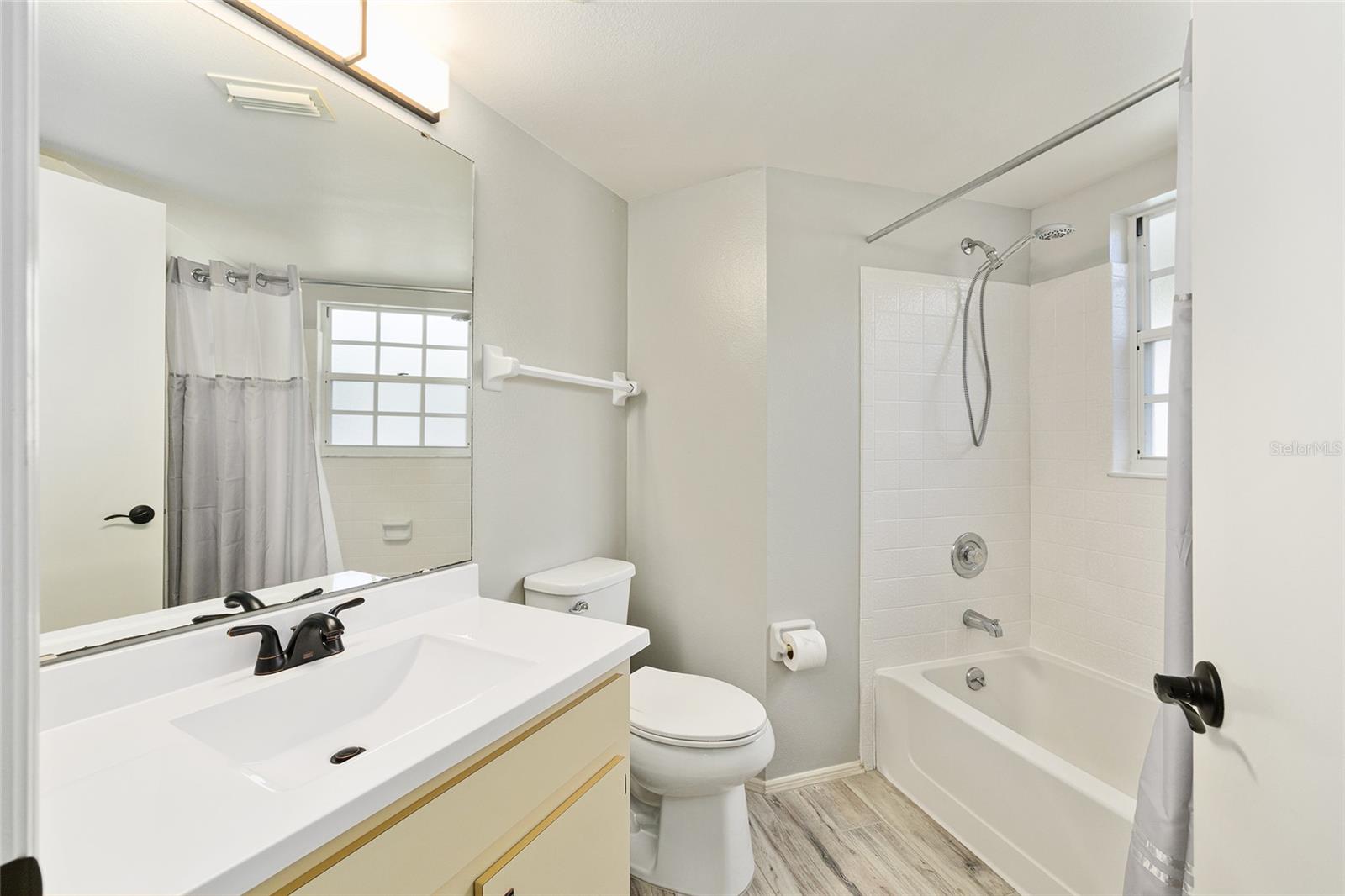 DERBY DOWNS - Residential