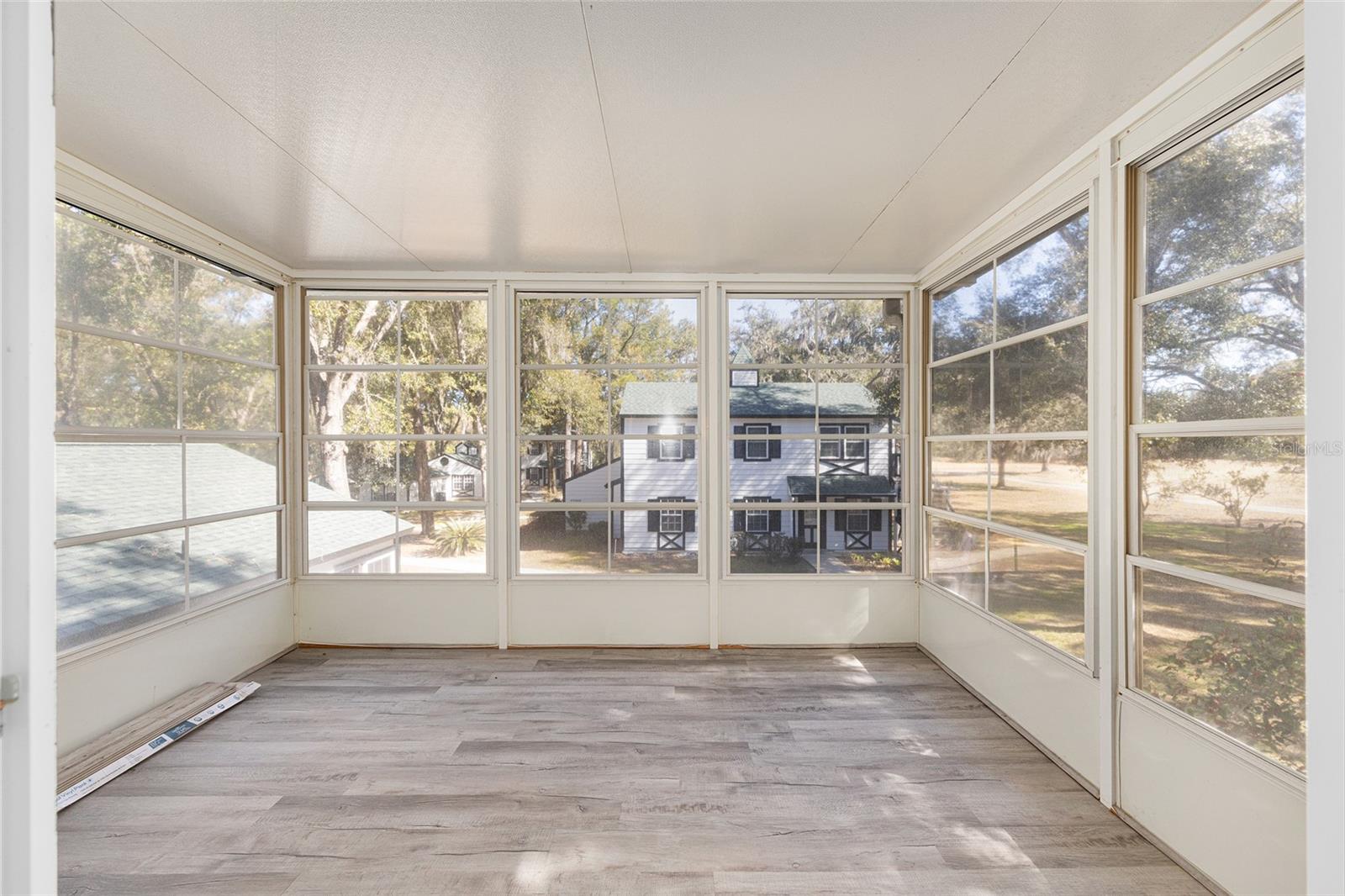 DERBY DOWNS - Residential