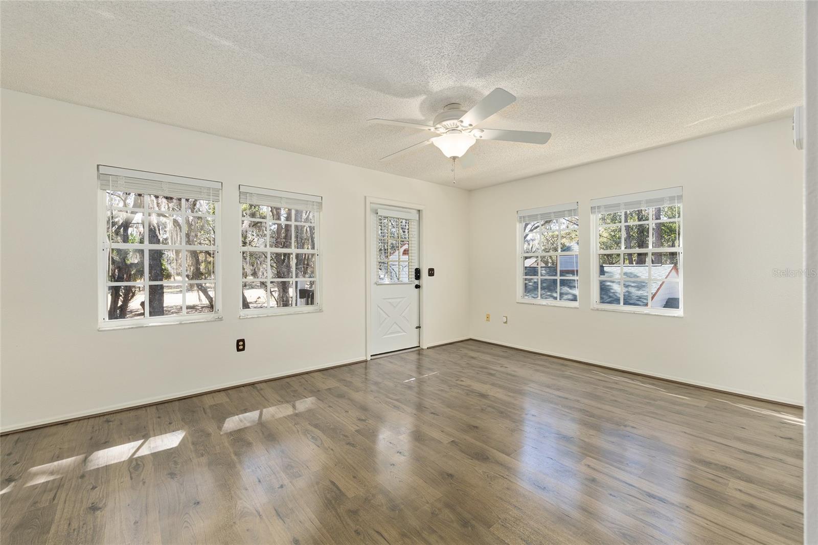 DERBY DOWNS - Residential