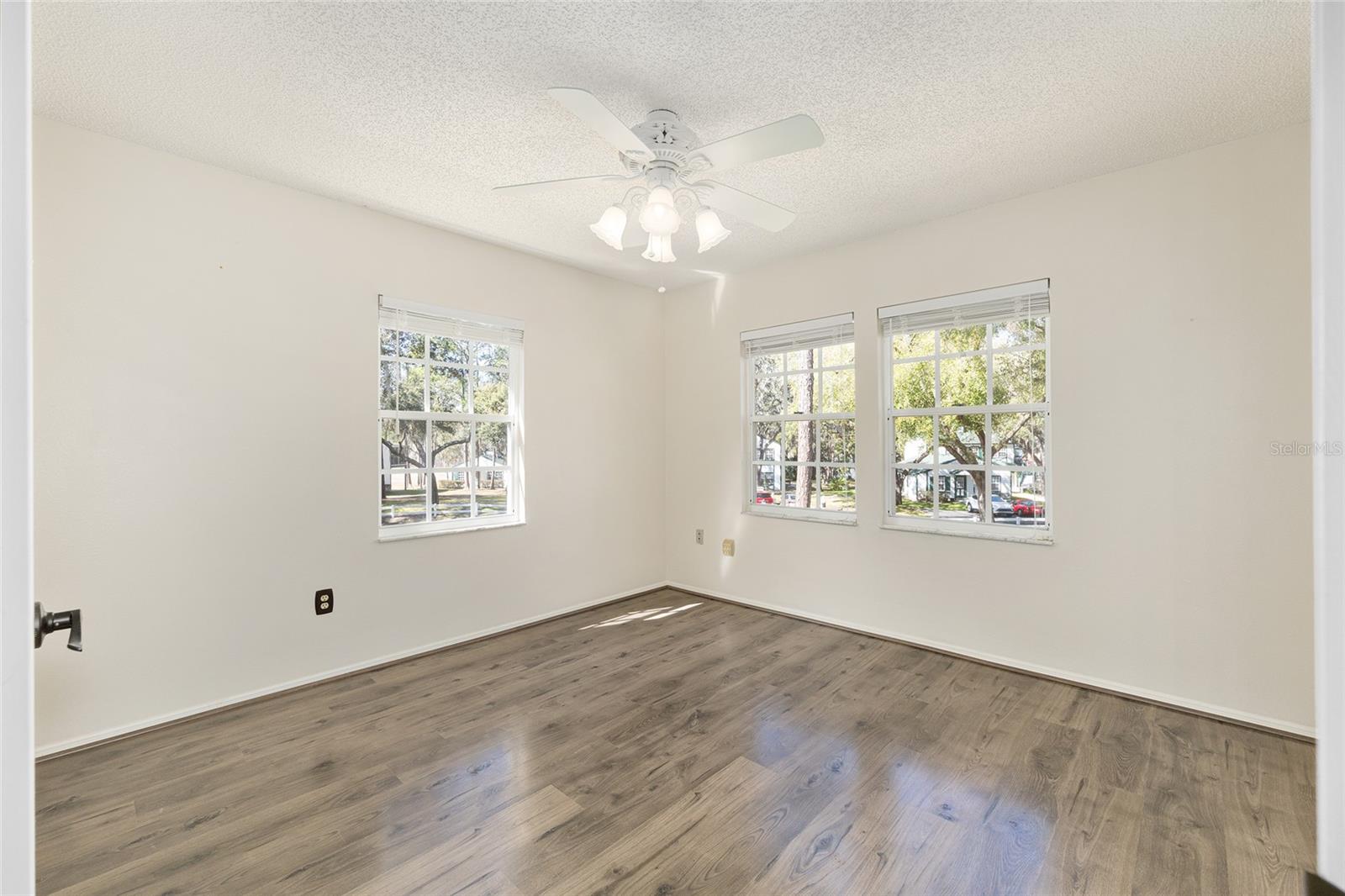 DERBY DOWNS - Residential