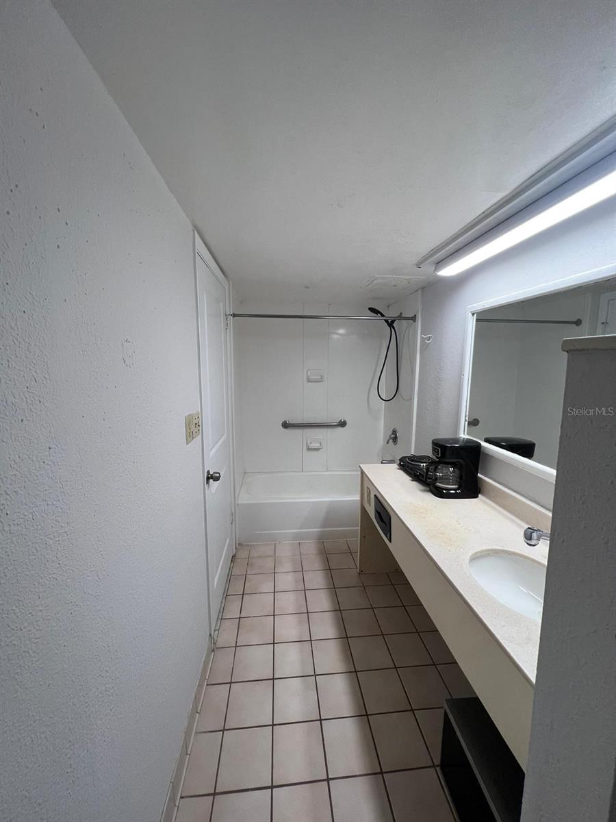 ALLIANCE CONDO - Residential Lease