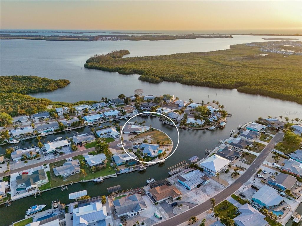 Photo of 10412 Kingfisher Road W, Bradenton, FL 34209 (MLS # A4688011)