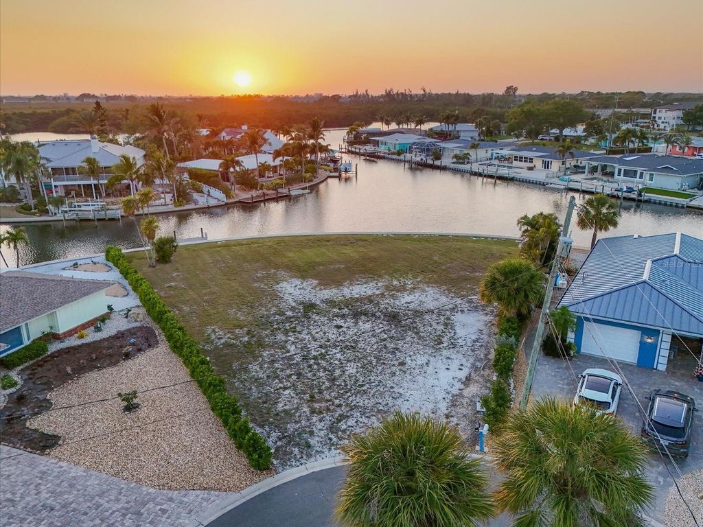 Photo of 10412 Kingfisher Road W, Bradenton, FL 34209 (MLS # A4688011)