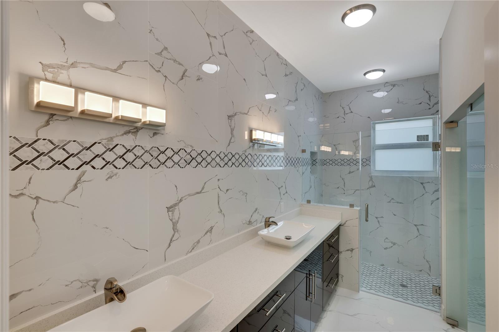 ROTONDA LAKES - Residential