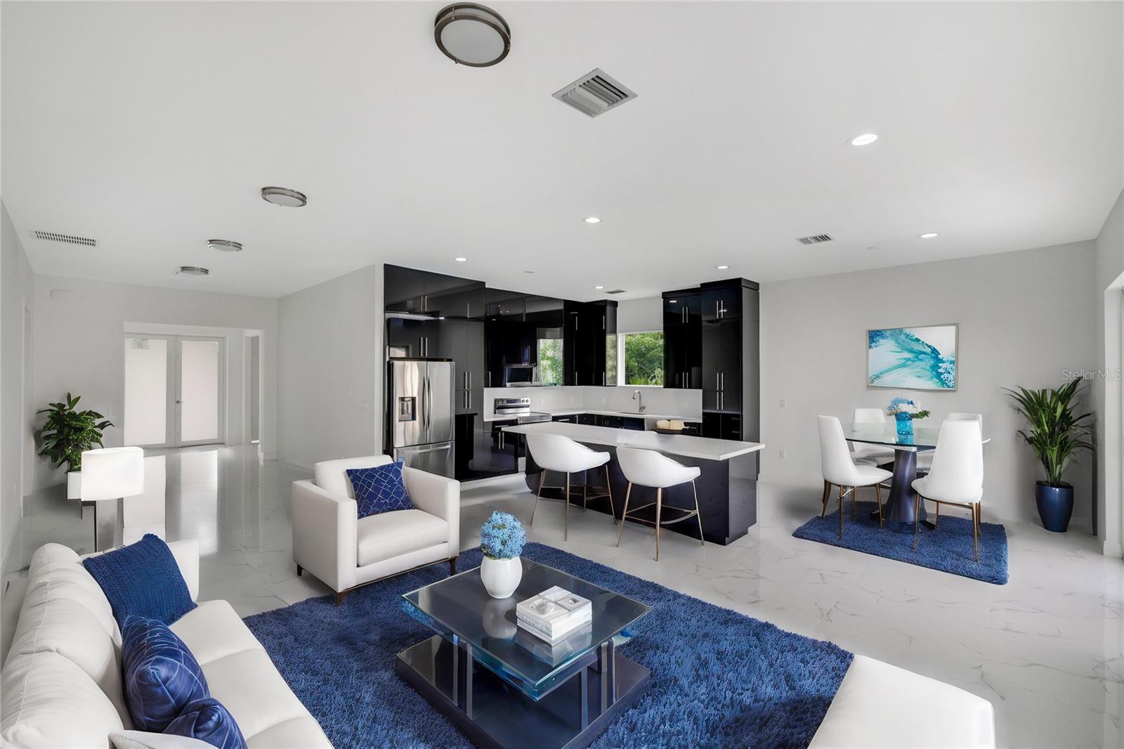 ROTONDA LAKES - Residential