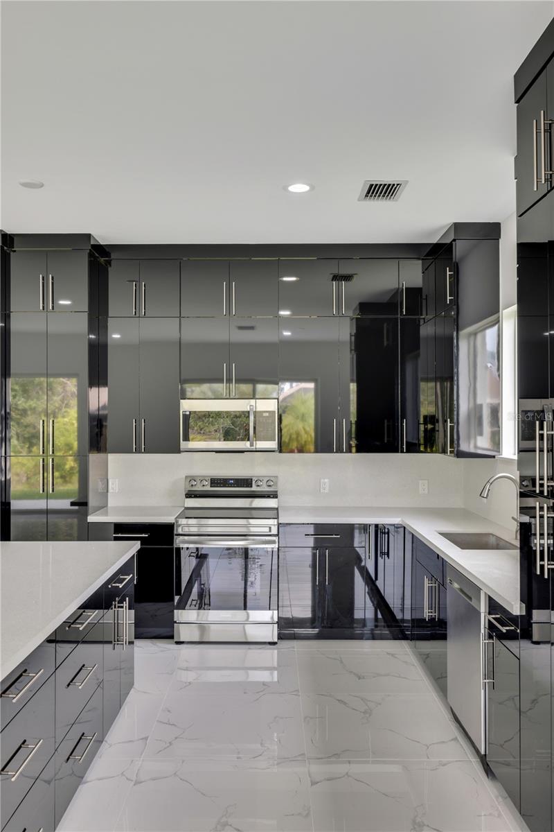 ROTONDA LAKES - Residential