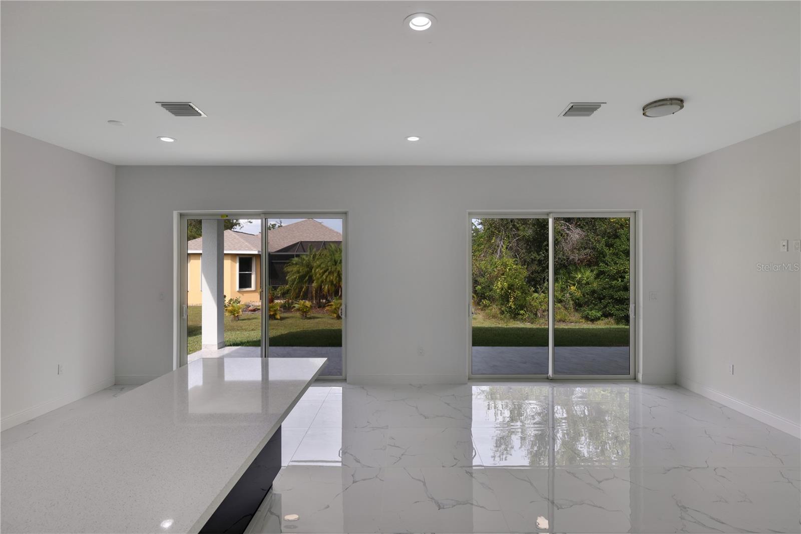 ROTONDA LAKES - Residential