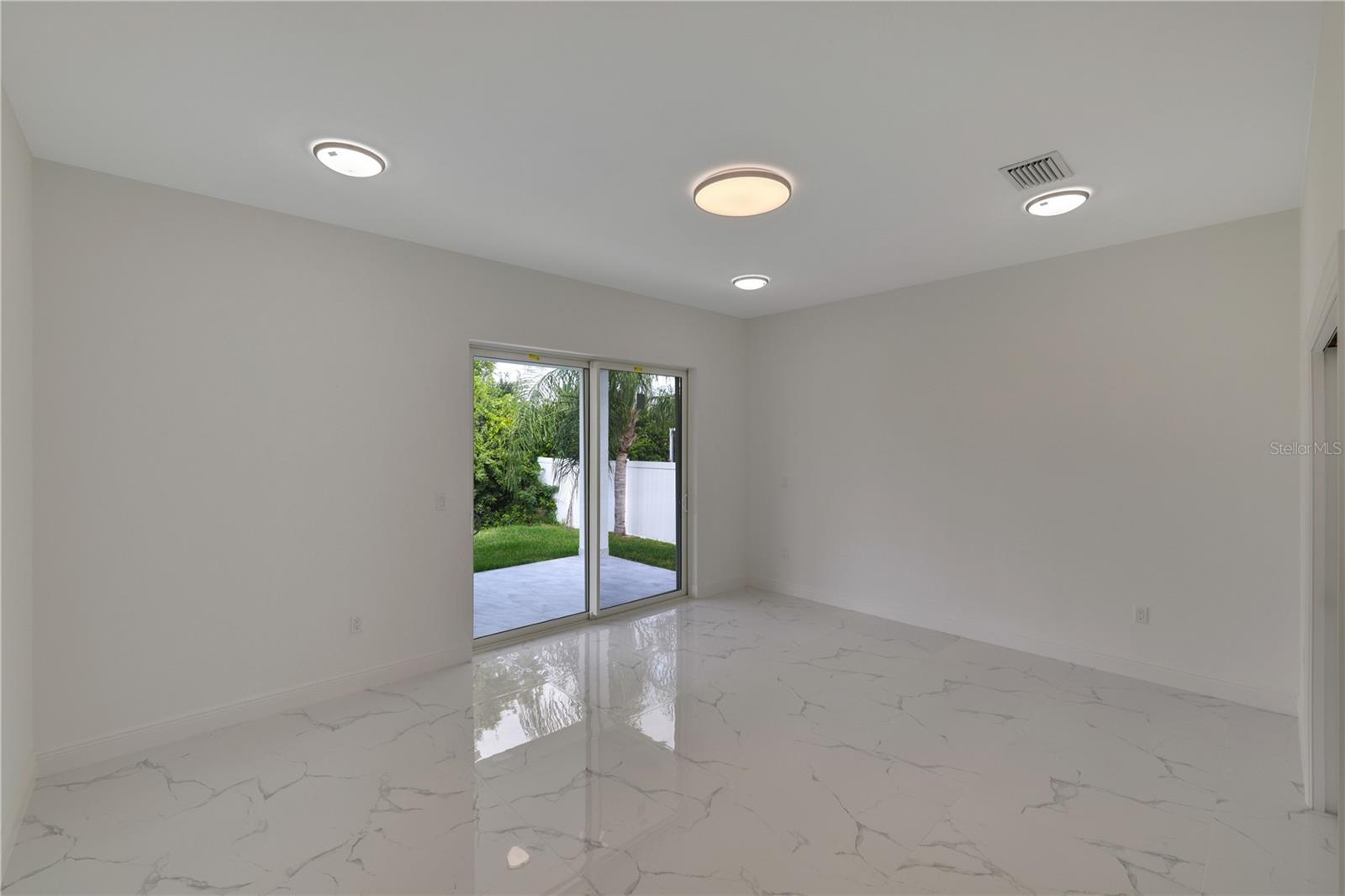 ROTONDA LAKES - Residential