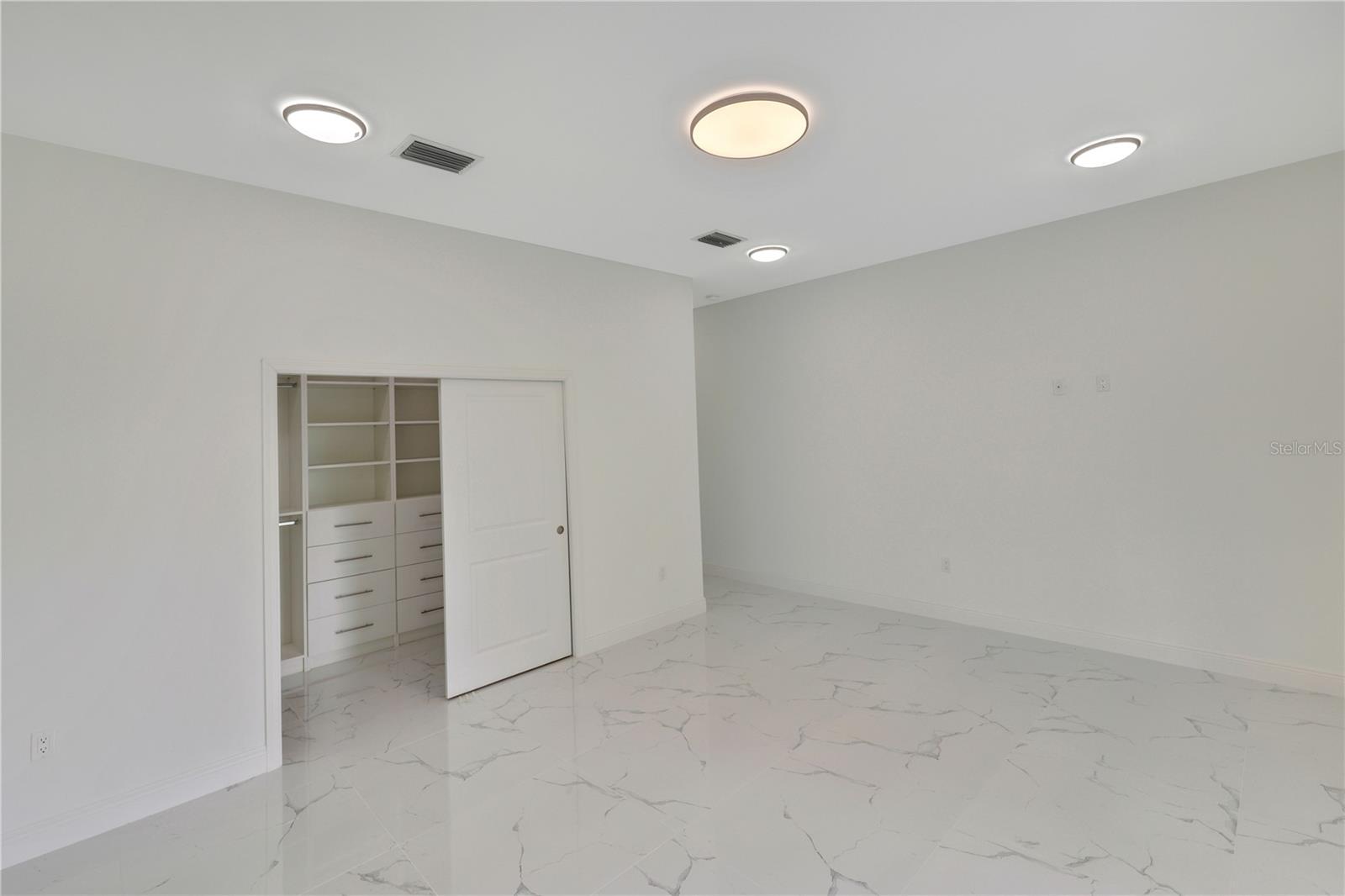ROTONDA LAKES - Residential