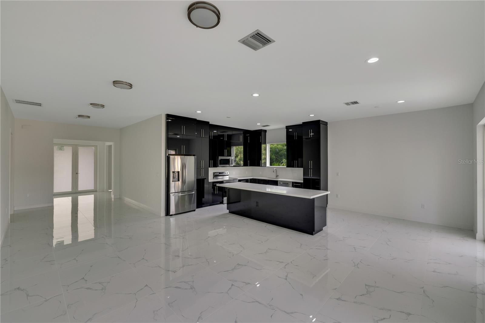 ROTONDA LAKES - Residential