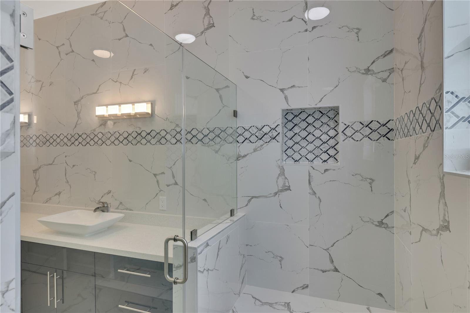 ROTONDA LAKES - Residential