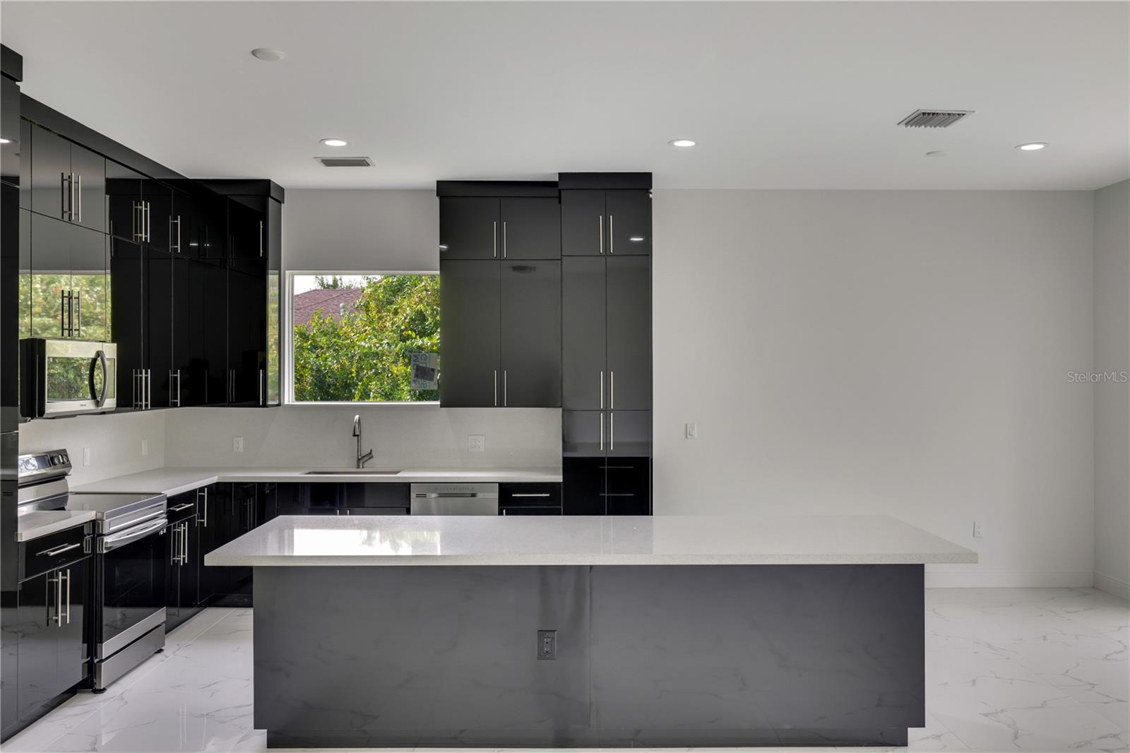 ROTONDA LAKES - Residential
