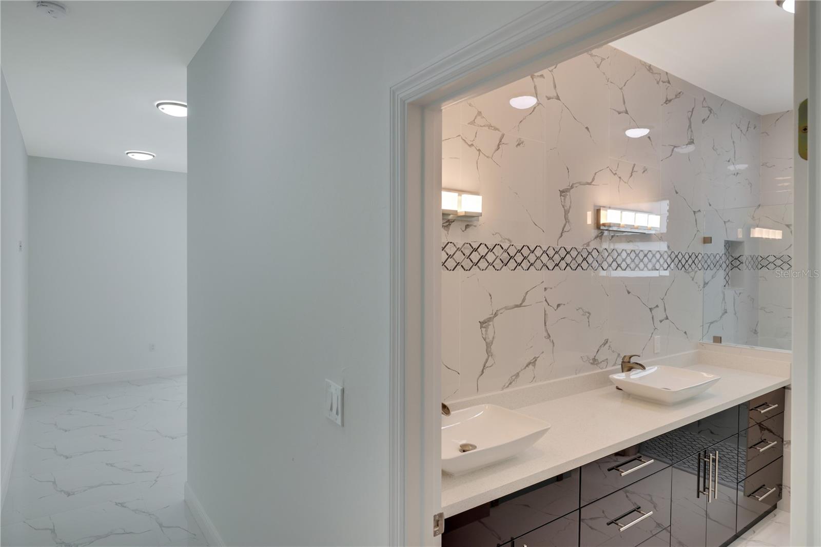 ROTONDA LAKES - Residential