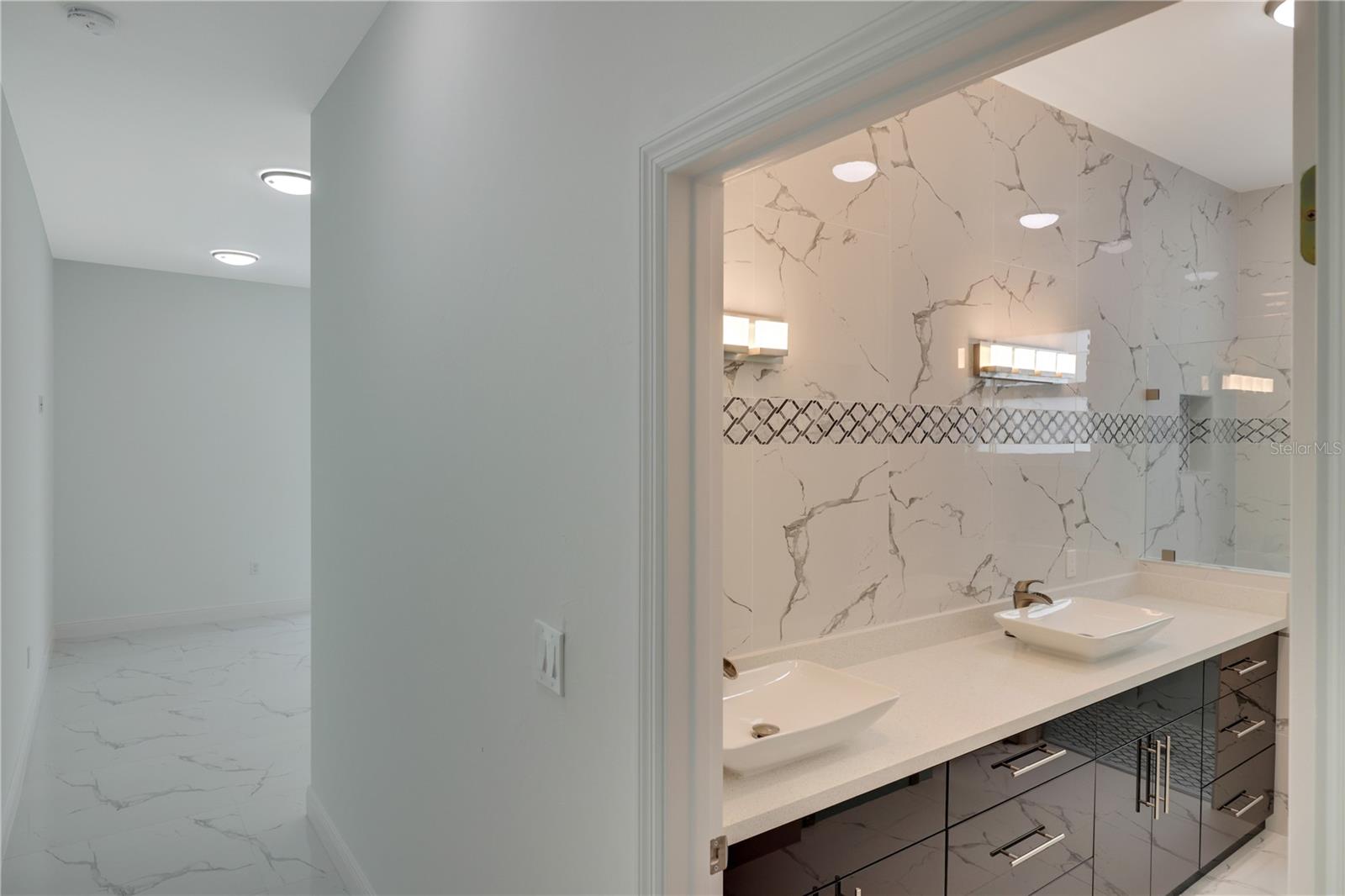 ROTONDA LAKES - Residential