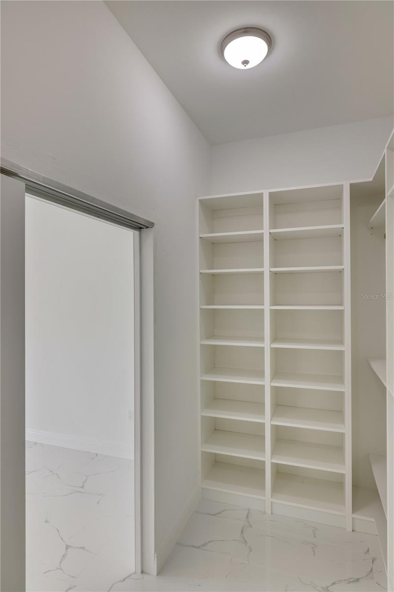 ROTONDA LAKES - Residential