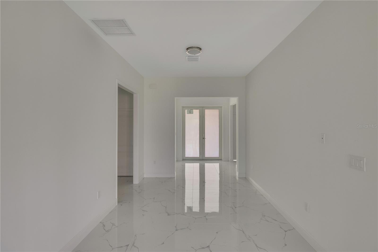 ROTONDA LAKES - Residential