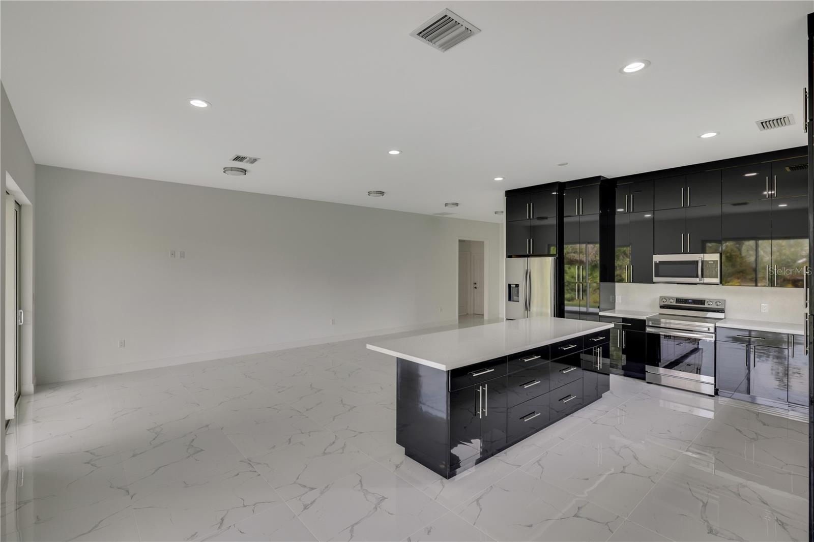 ROTONDA LAKES - Residential