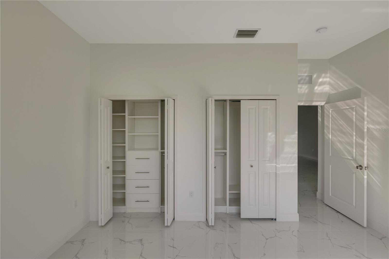 ROTONDA LAKES - Residential