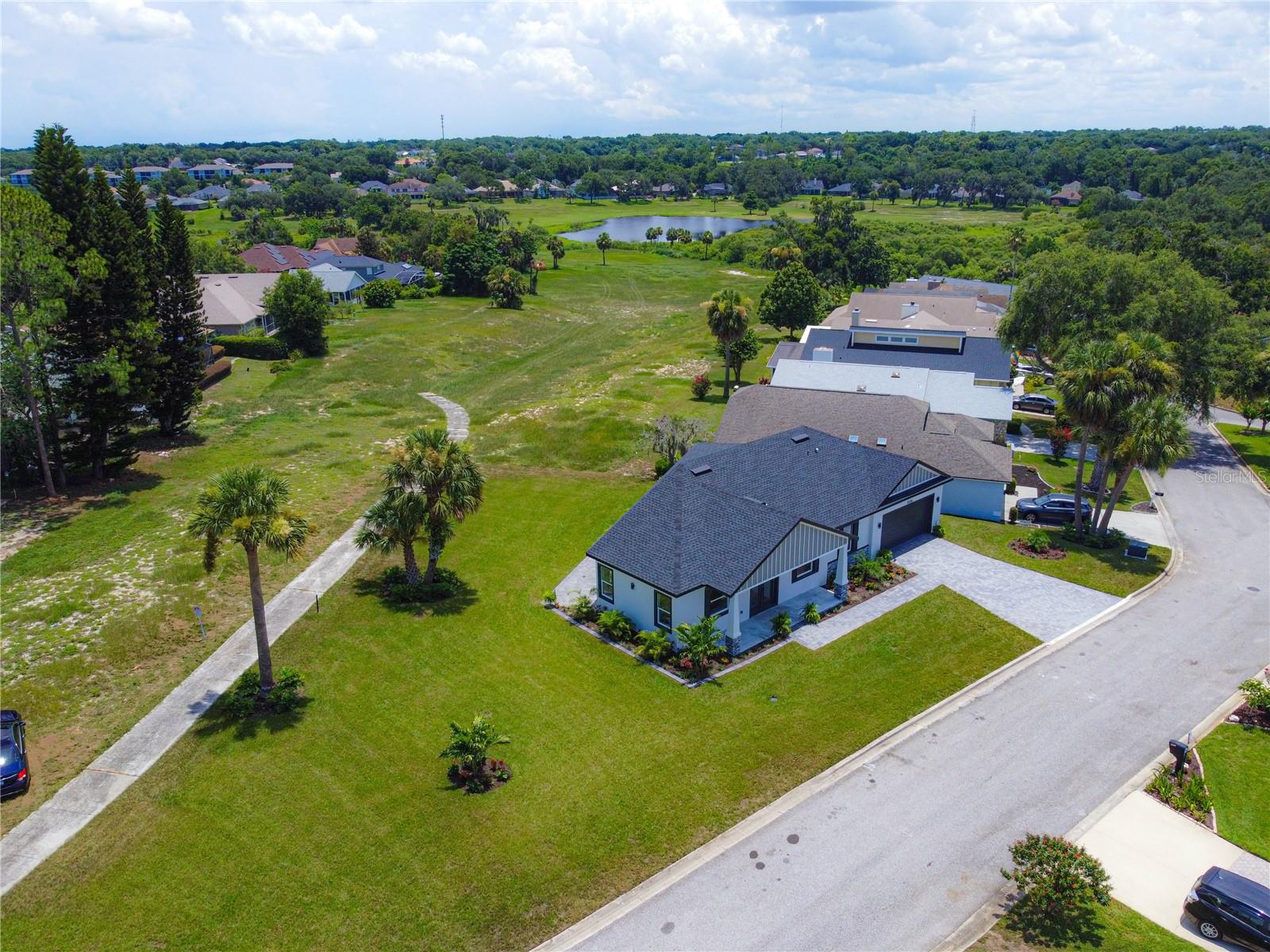 LINKSIDE VILLAGE AT ERROL ESTATES - Residential