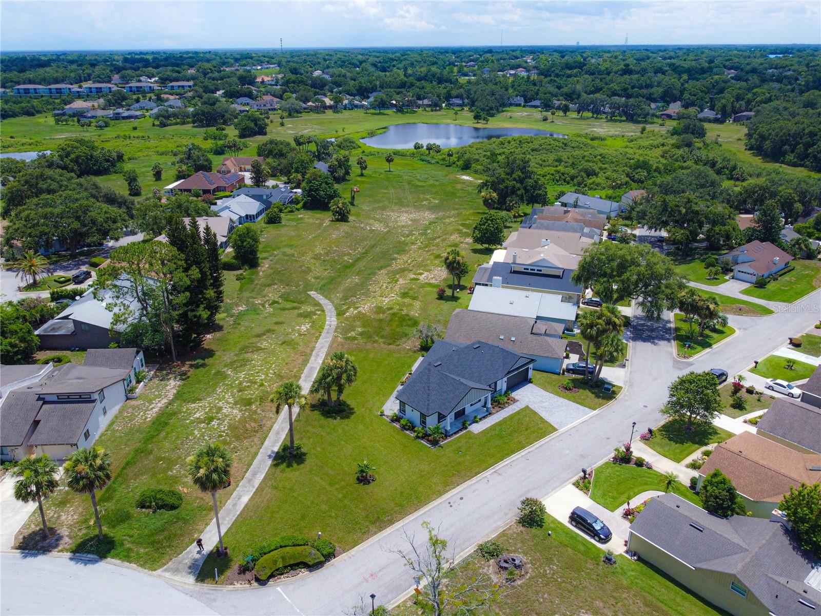 LINKSIDE VILLAGE AT ERROL ESTATES - Residential