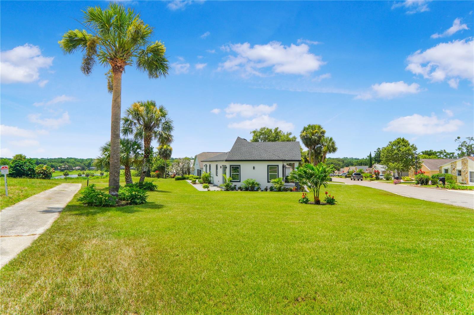 LINKSIDE VILLAGE AT ERROL ESTATES - Residential