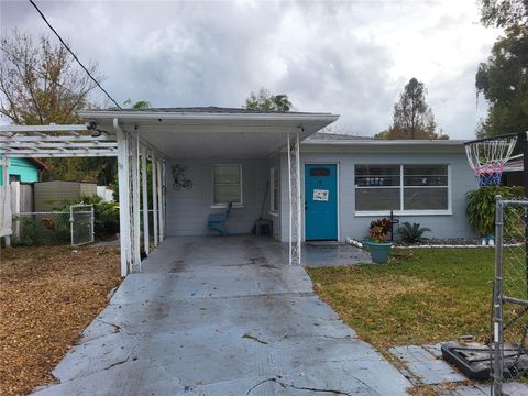 A home in LAKELAND