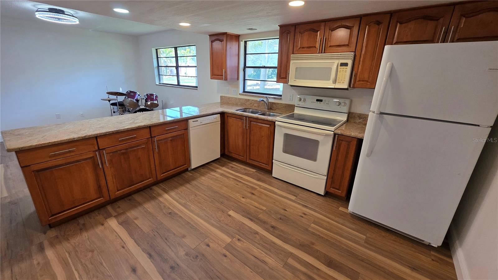 COUNTRY WOODS - Residential