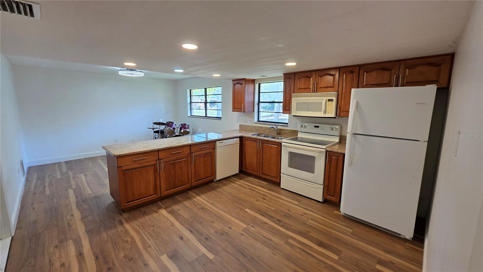 COUNTRY WOODS - Residential