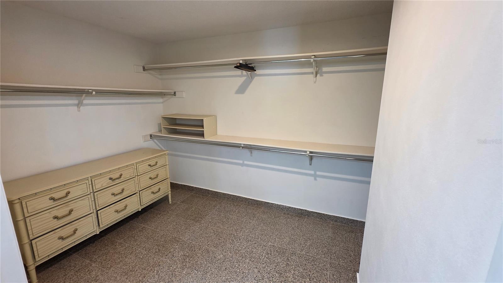 COUNTRY WOODS - Residential