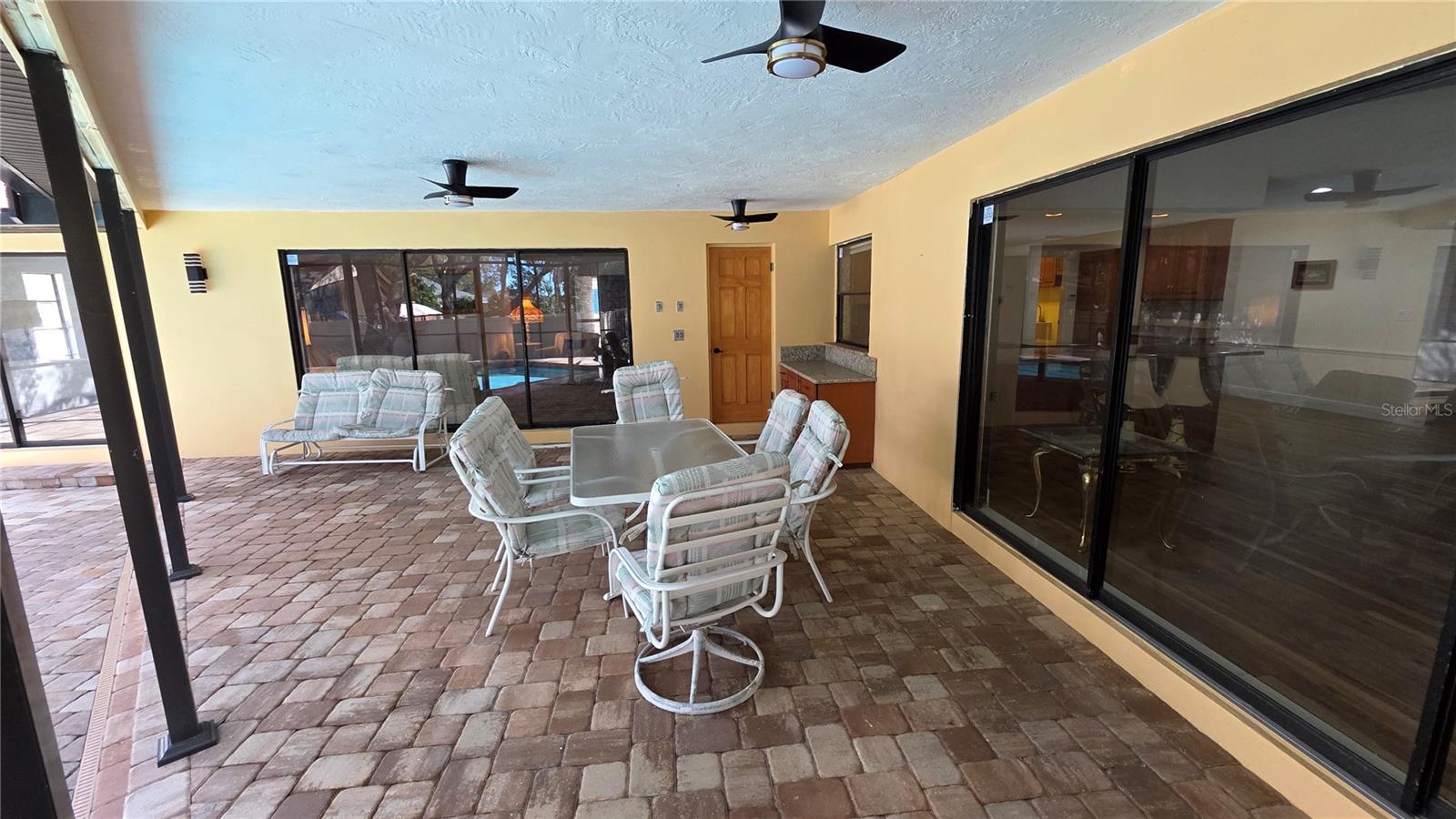 COUNTRY WOODS - Residential