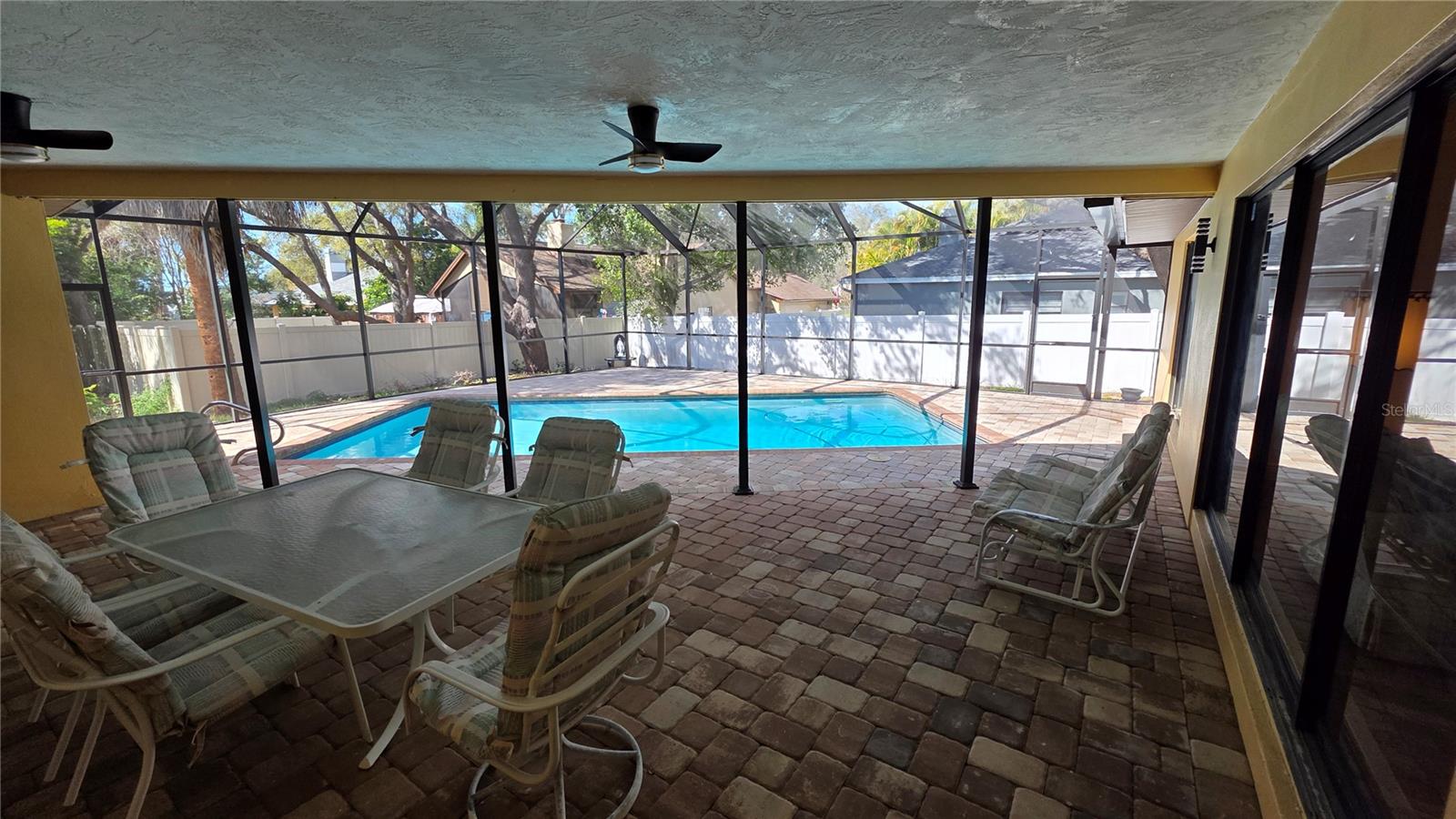 COUNTRY WOODS - Residential