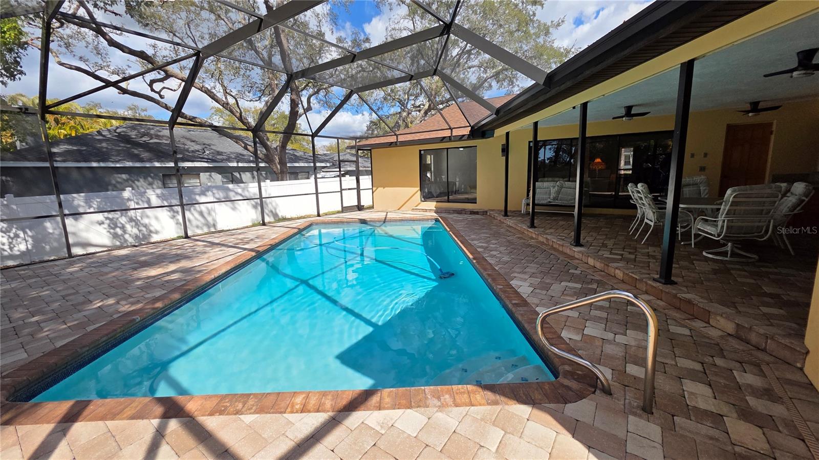 COUNTRY WOODS - Residential