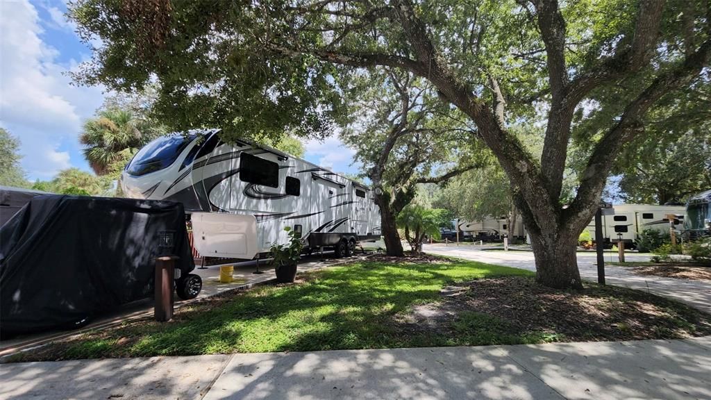 Photo of 186 LONGHORN DRIVE, LAKE WALES, FL 33898 (MLS # U8174068)