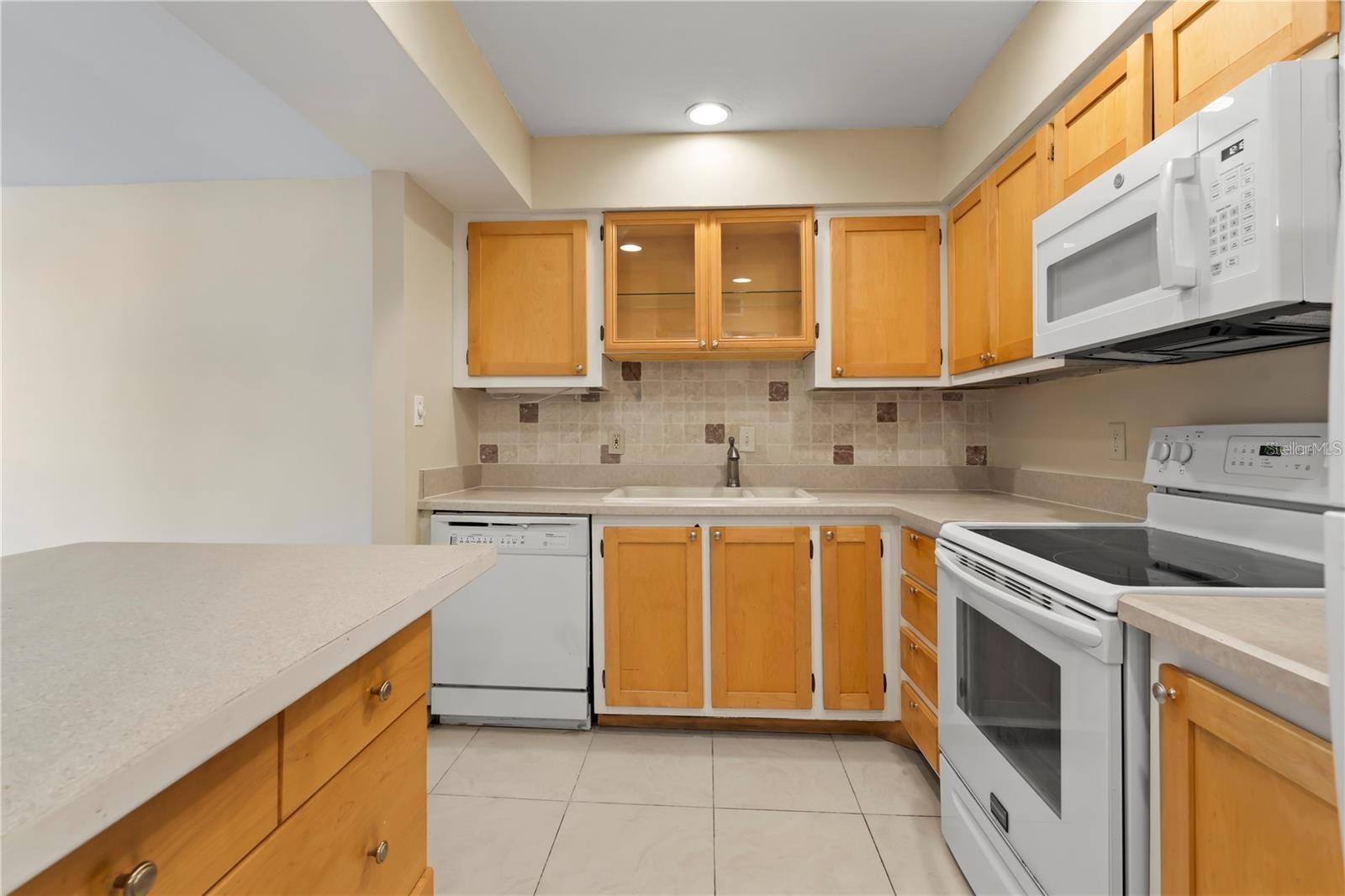 ROYAL ARMS CONDO - Residential Lease