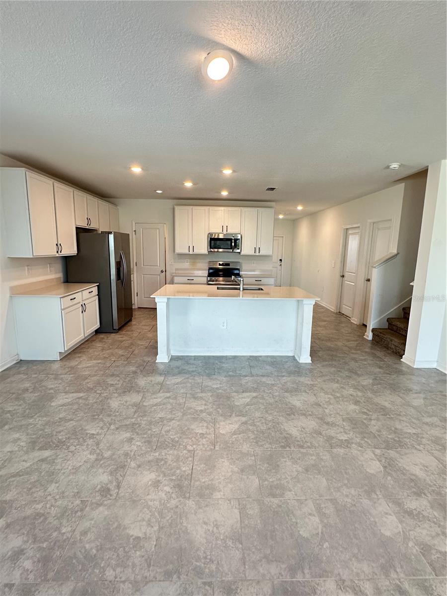 KNIGHTSBRIDGE PH 1 - Residential Lease