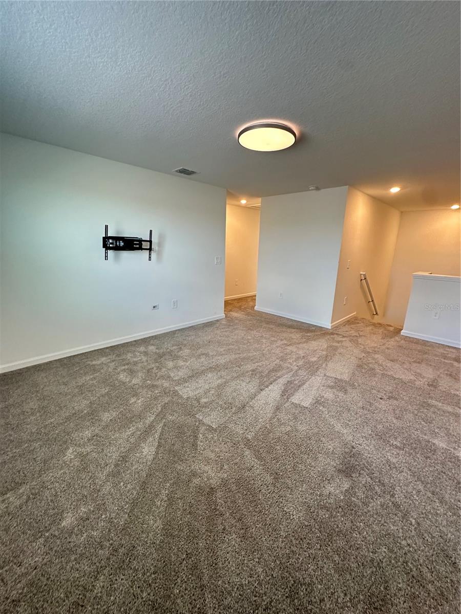 KNIGHTSBRIDGE PH 1 - Residential Lease