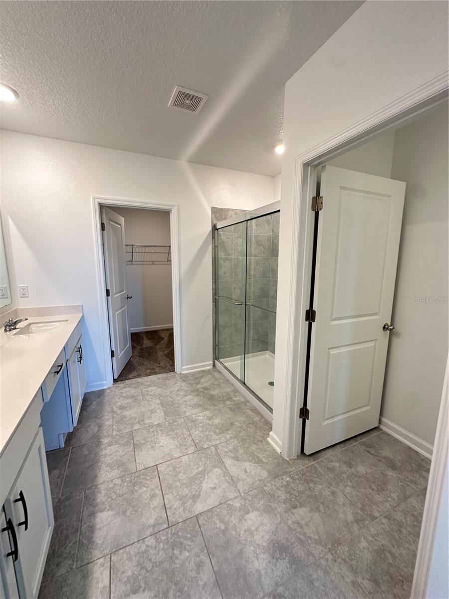 KNIGHTSBRIDGE PH 1 - Residential Lease