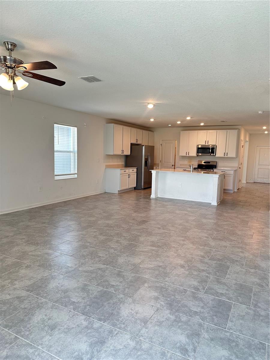 KNIGHTSBRIDGE PH 1 - Residential Lease