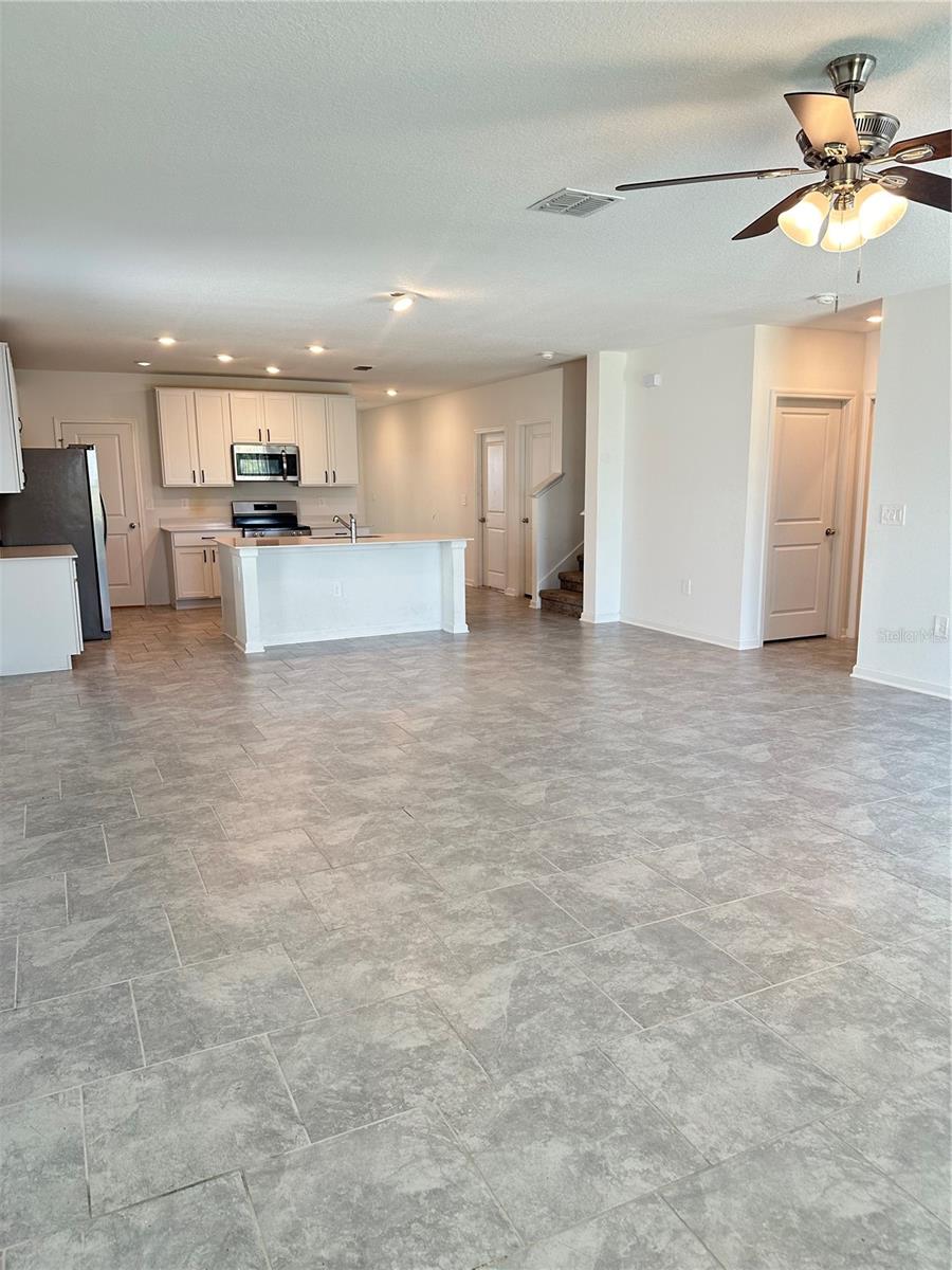 KNIGHTSBRIDGE PH 1 - Residential Lease