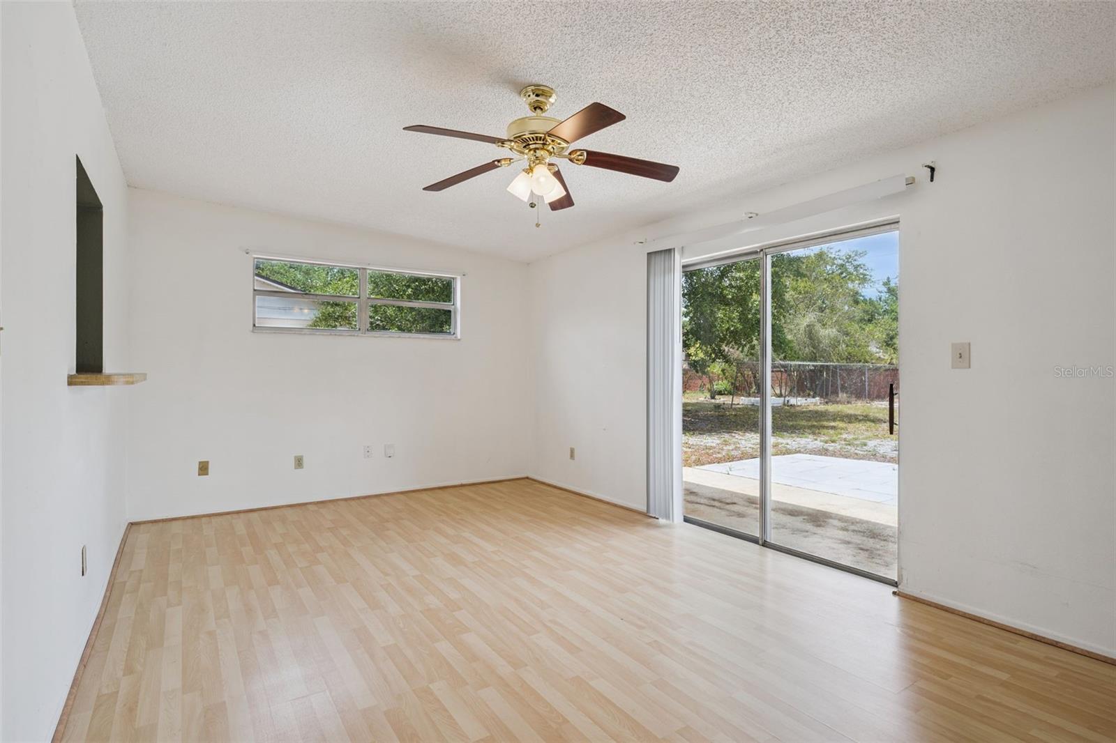 SPRING PINES - Residential