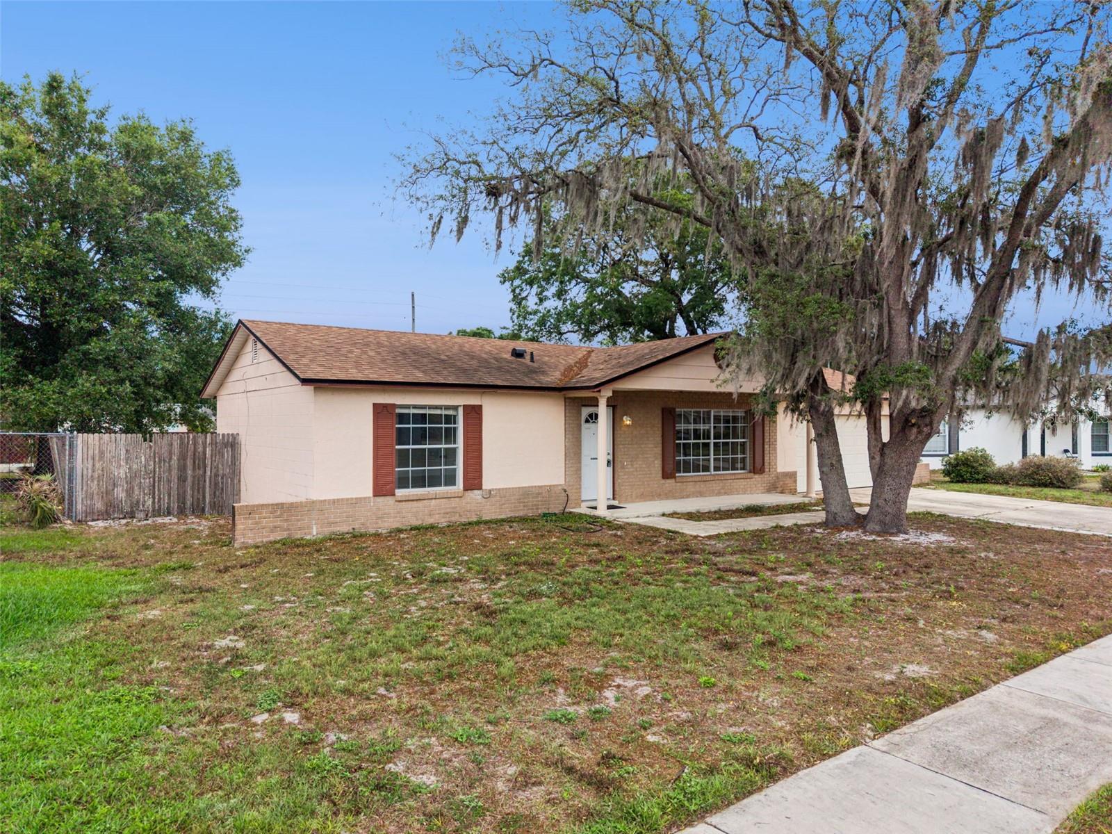 SPRING PINES - Residential