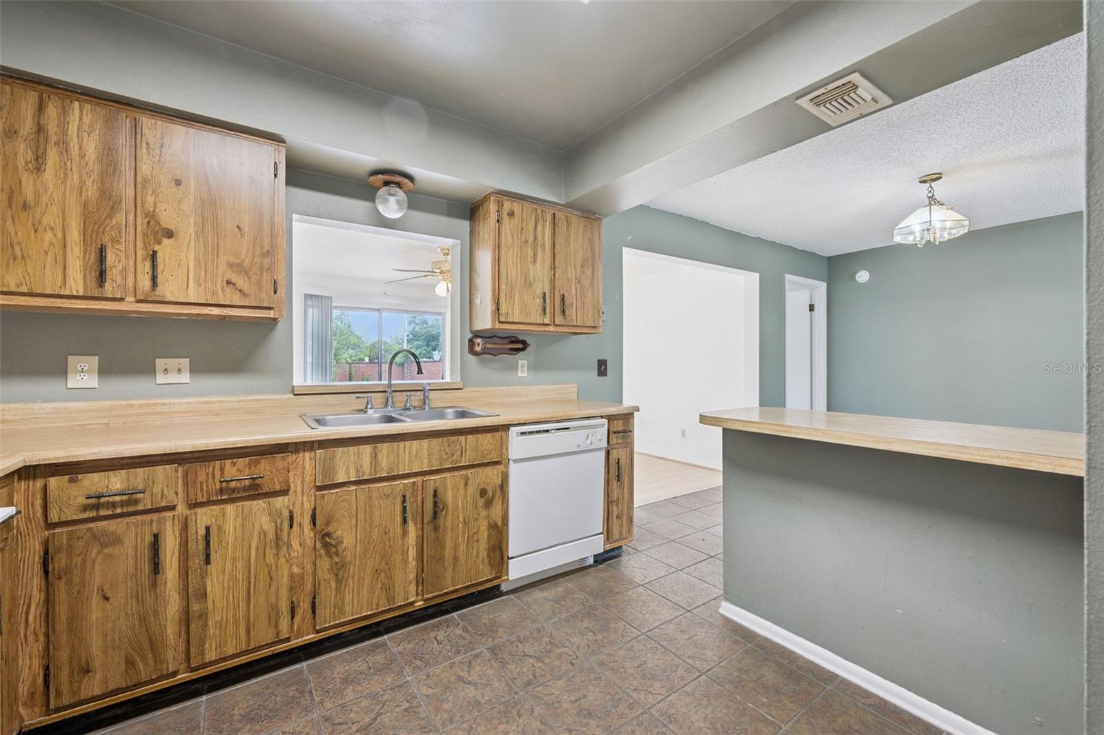 SPRING PINES - Residential