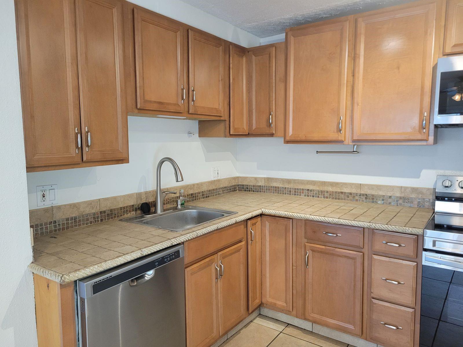 WOODBROOK HIGHLANDS - Residential Lease