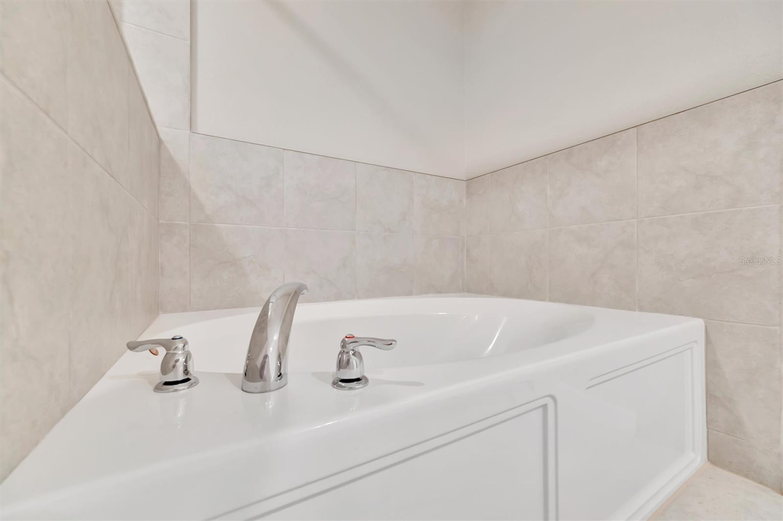 GLENCOVE AT BAY PARK - Residential Lease